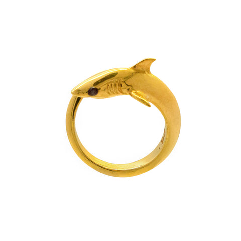 Anillo diseño de Tiburón en baño de oro con piedra natural