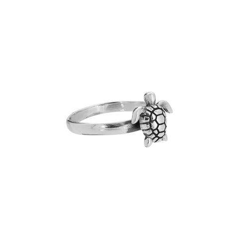 Anillo tortuga de mar chica en plata de ley acabado oxidado