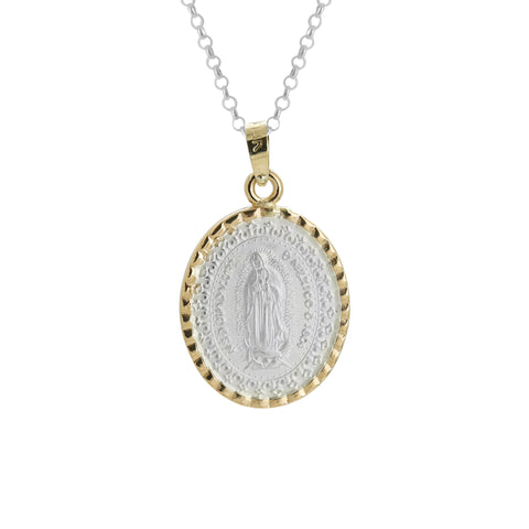 Medalla Virgen de Guadalupe ovalada en plata con bisel de oro 14K